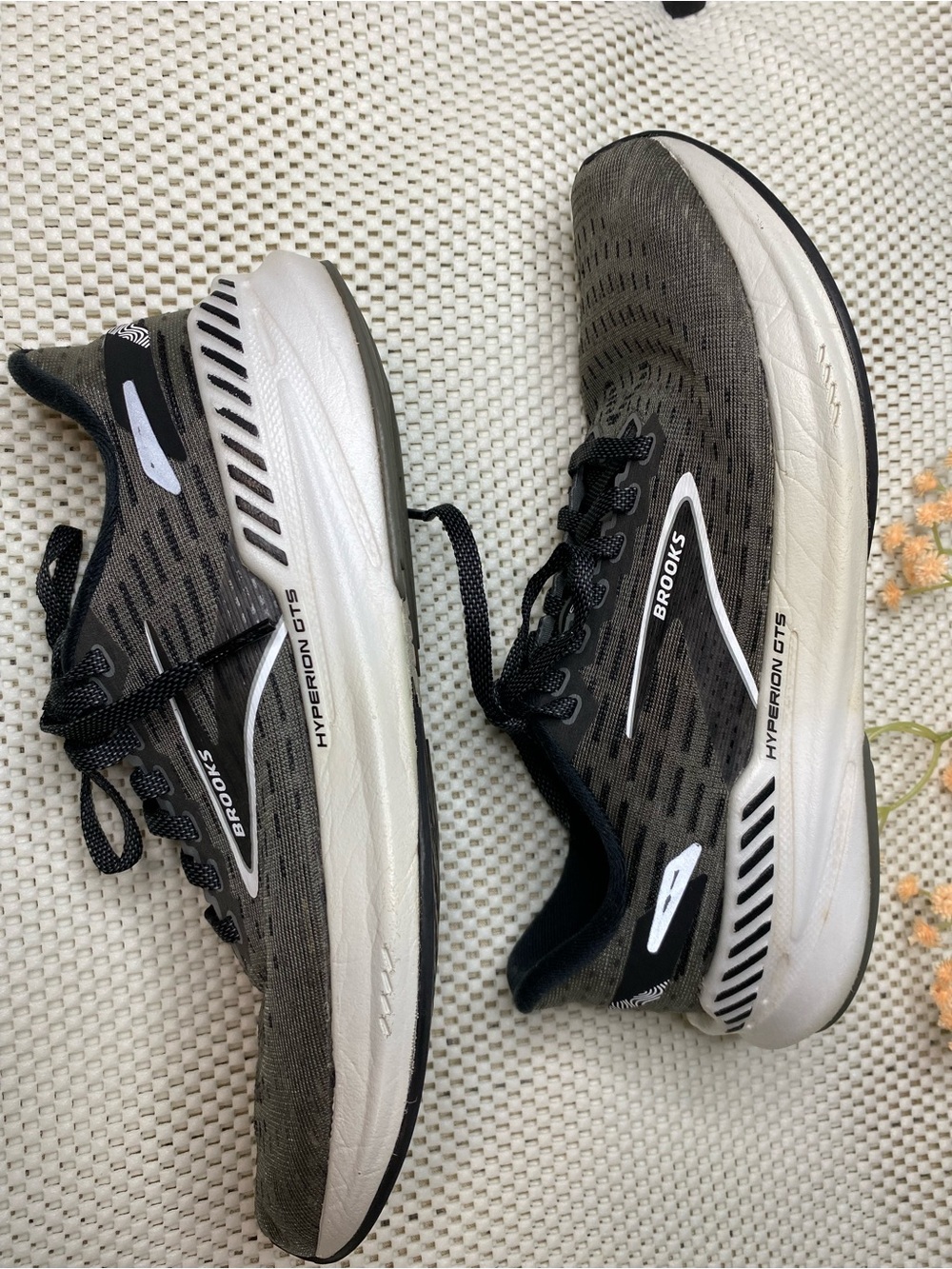 Brooks Hyperion GTS Men's Running Shoes - Gray/White